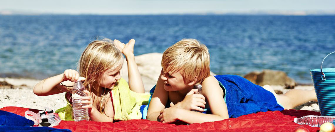 Beach packing list for the perfect beach trip what to take for a day at the beach