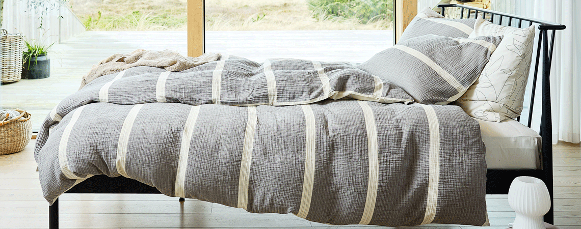 Find out which mattress is best for you Bedroom with king size bed, mattress, top mattress, duvets and pillows