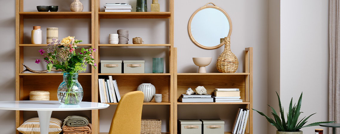 Oak bookcases with three or five shelves made with oak veneer