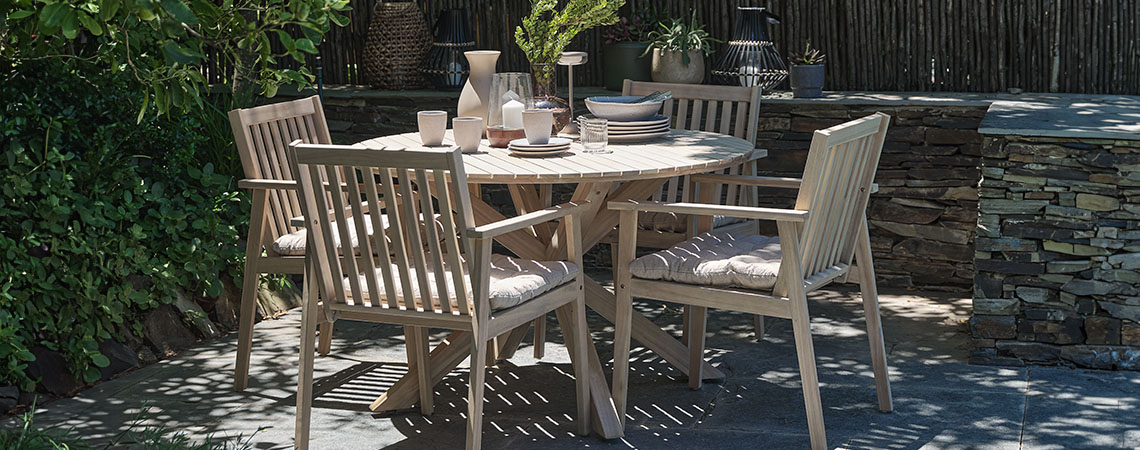 FUGLSAND garden table and RADSTAD garden chairs made from solid acacia Solid acacia hardwood garden table and garden chairs