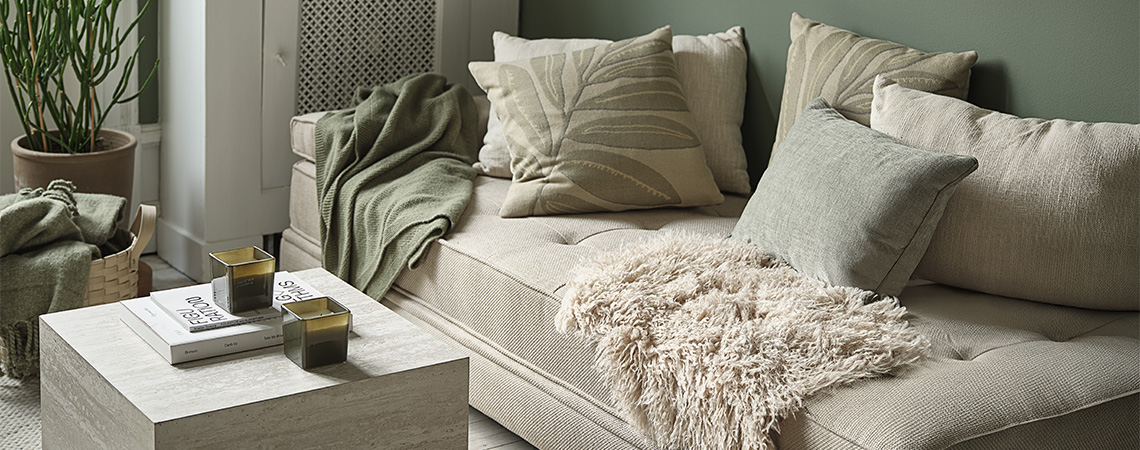 VARMARK daybed Modern daybed in beige with cushions