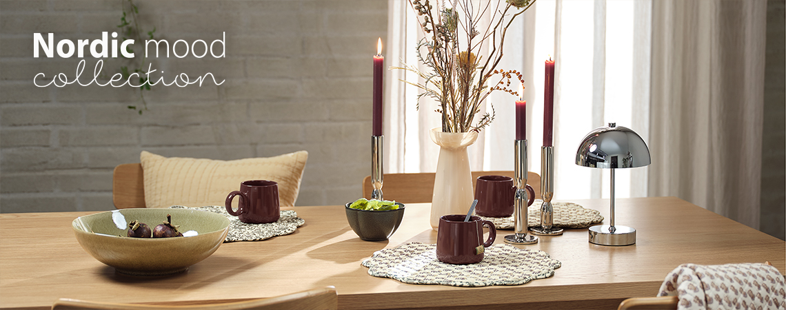 Large SIGURD bowl, MELVIN mugs, EJLIF bowl, ENGSNELLE placemats, VISTI vase with FRANZ artificial bouquet, ADRIAN candlesticks and KENT battery lamp Dining table with bowls, mugs, placemats, vase, candlesticks and battery lamp