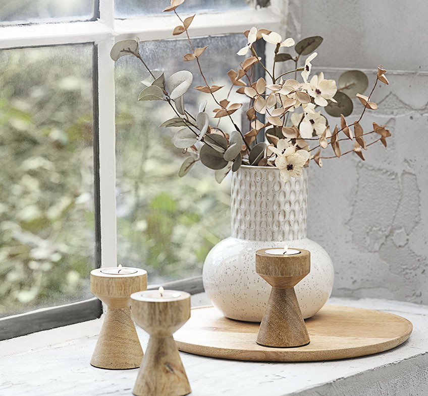 INGBERT light beige embossed vase with LAUST artificial flowers and JOHAN wooden tealight holders Light beige or white embossed vase with artificial flowers and wooden tealight holders