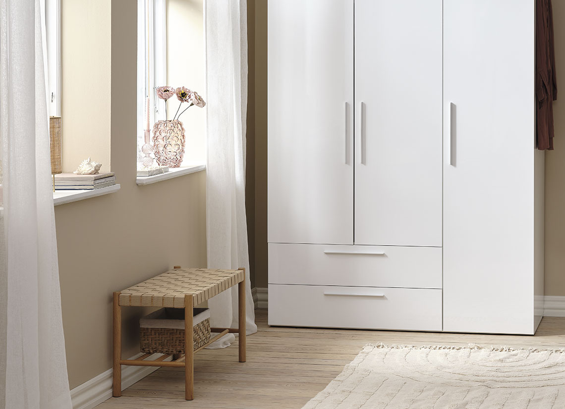 VADEHAVET bench and EJNO basket Bench in a guestroom with large wardrobe