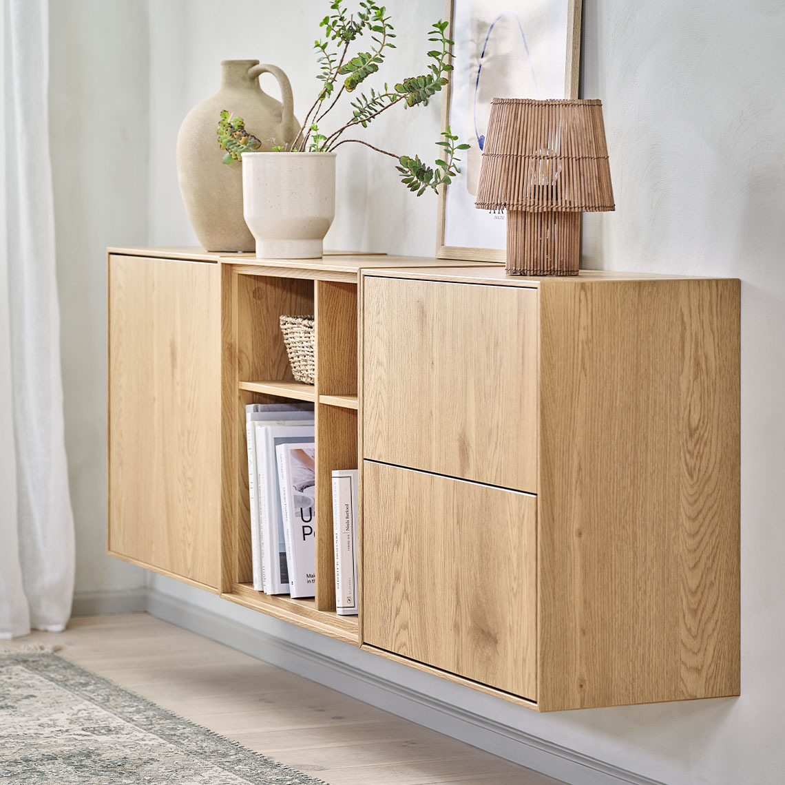 GEDSER wall unit modules in three versions: 1 door, 4 compartments and 2 drawers Modular wall storage units in three variants; a unit with 2 drawers, a unit with 4 compartments and a unit with 1 door
