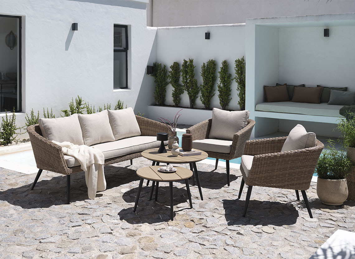 UDSTRUP garden lounge set in polyrattan Garden lounge set in polyrattan on a patio