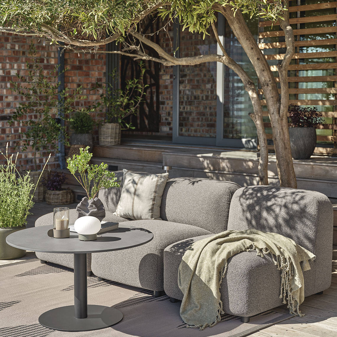 TANE lounge modules dry quickly after a rain shower Lounge sofa in quick-dry material