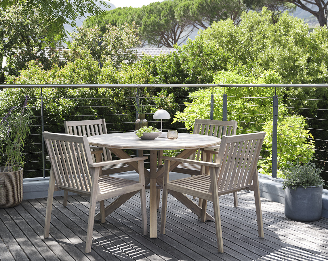 FUGLSAND garden table and RADSTED garden chairs Round garden table with four garden chairs on a patio