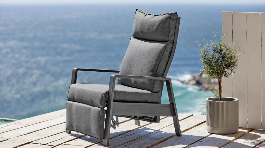 VONGE recliner garden chair with stepless adjustment Recliner garden chair on a patio by the ocean