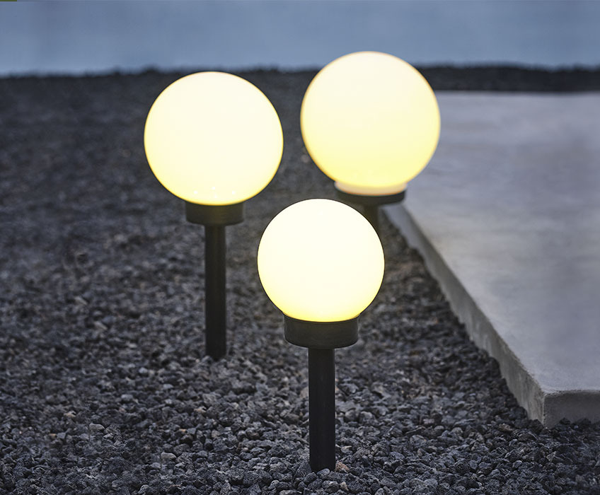 SOL solar lamps Three black and white solar lamps in round shapes