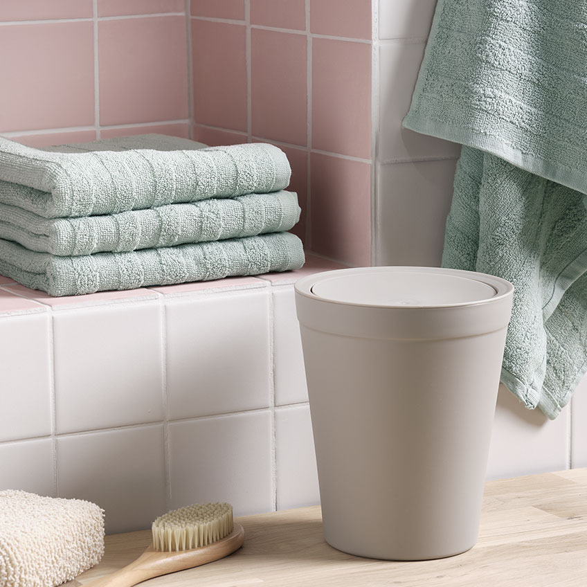TORSBY towels and DINGLE toilet bin Hand towels and toilet bin in a bathroom